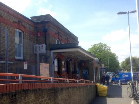 WALTON ON THAMES RAILWAY STATION